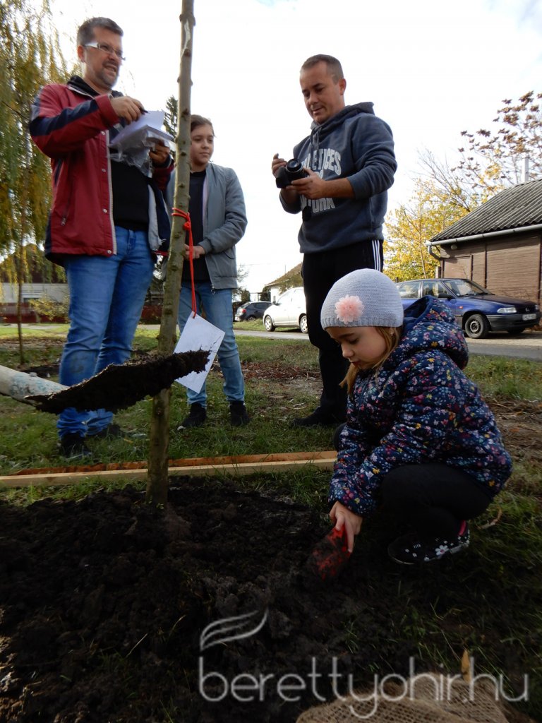 Közösségi faültetés Berettyóújfaluban 11
